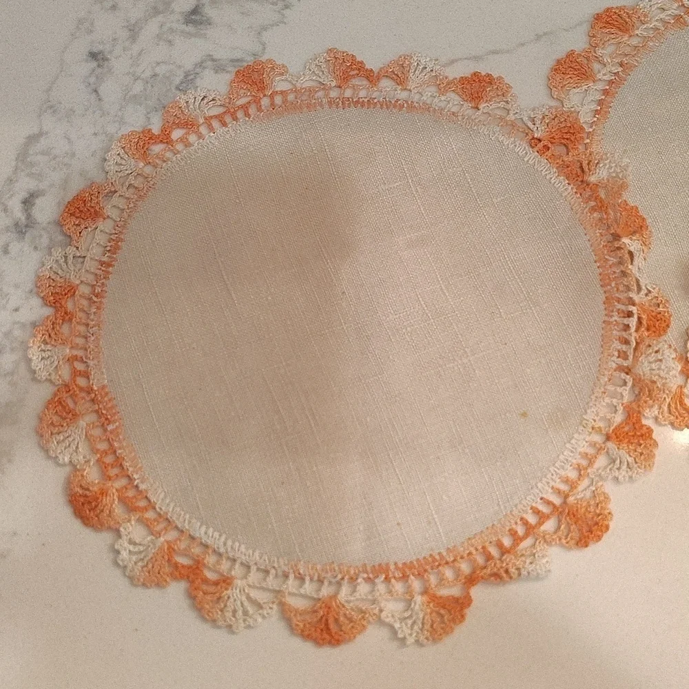 Vintage peach crochet doilies set of 3 great condition 8